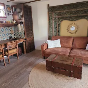 Guest house House Boat With Waterfront Terrace, Amsterdam
